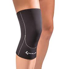 Mueller Closed Patella Knee Sleeve